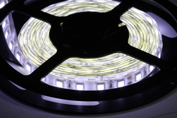 LED páska SMD5050, bílá 8000K, 24V, 1m, IP54, 60 LED/m - Image 2
