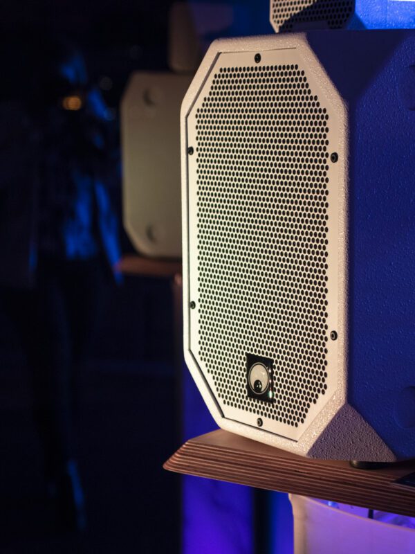 Omnitronic BOB-10A DSP 10" subwoofer, 900W, Bluetooth, bílý - Obrázek 6