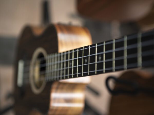 Dimavery UK-200, elektroakustické tenorové ukulele, přírodní - Image 5