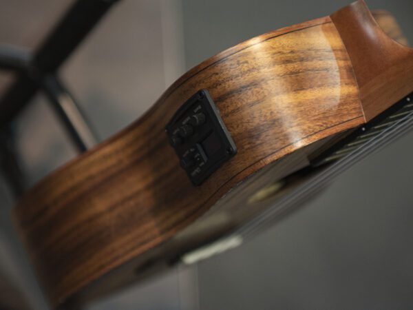 Dimavery UK-200, elektroakustické tenorové ukulele, přírodní - Image 7