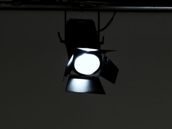 Eurolite LED THA-150F WW/Amber DMX divadelní reflektor - Image 7