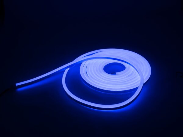 Eurolite LED Neon Flex 24V modrá 5m svítící páska Set - Image 2
