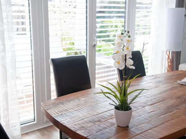 Orchidej bílá v dekoračním květináči, 62 cm - Image 6