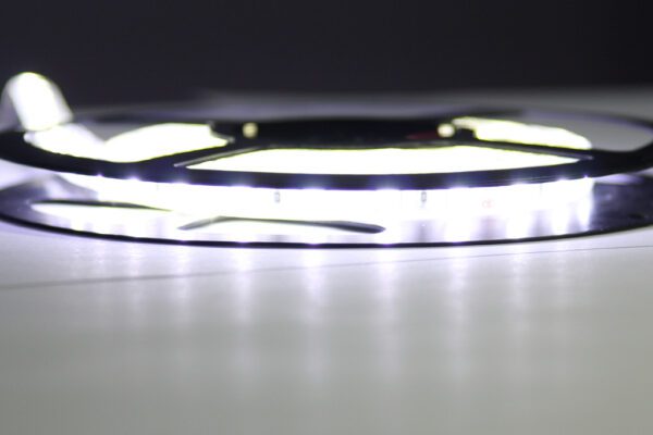 LED páska SMD5050, bílá 8000K, 24V, 1m, IP54, 60 LED/m - Image 3
