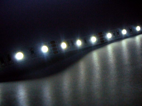 LED páska SMD3528, studená bílá, 12V, 1m, 60 LED/m - Image 3