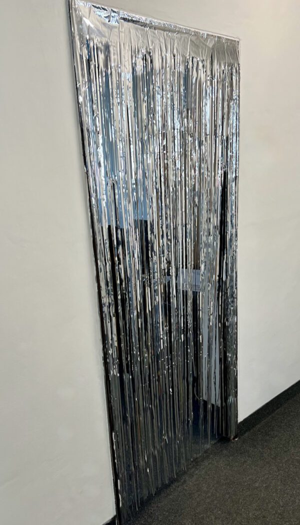 Metalický dveřní závěs, 200 x 100 cm, stříbrný - Obrázek 2