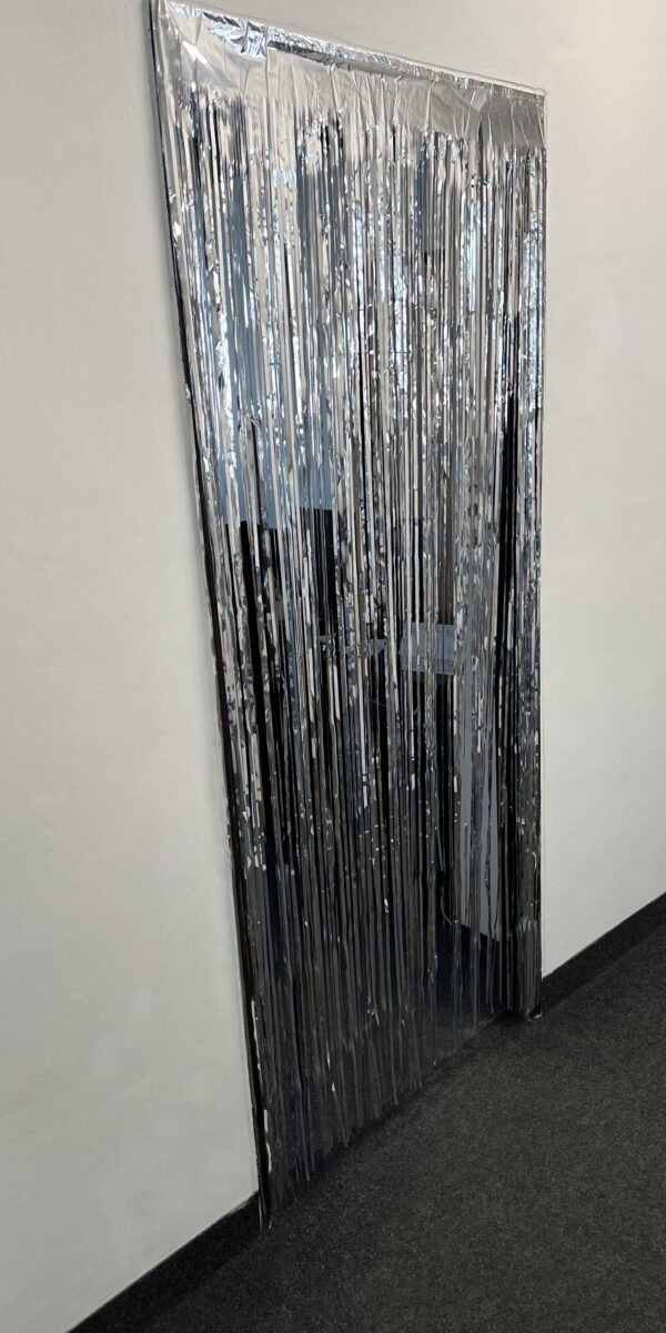 Metalický dveřní závěs, 200 x 100 cm, červený - Image 2