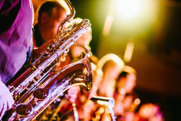 Kompletní průvodce výběrem saxofonu: Od začátečníka po profíka