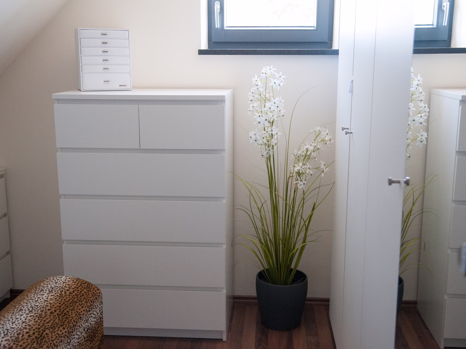 Jasmínová tráva s bílými květy, 130 cm - Obrázek 12
