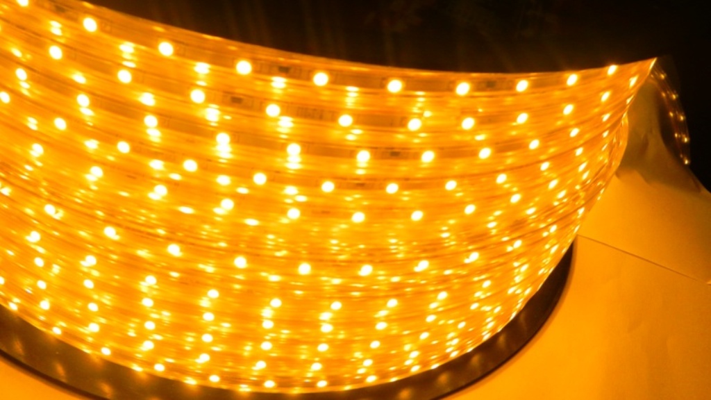 LED páska SMD 3528, teplá bílá, AC220V, 1m, 60 LED/m, IP65 - Obrázek 3