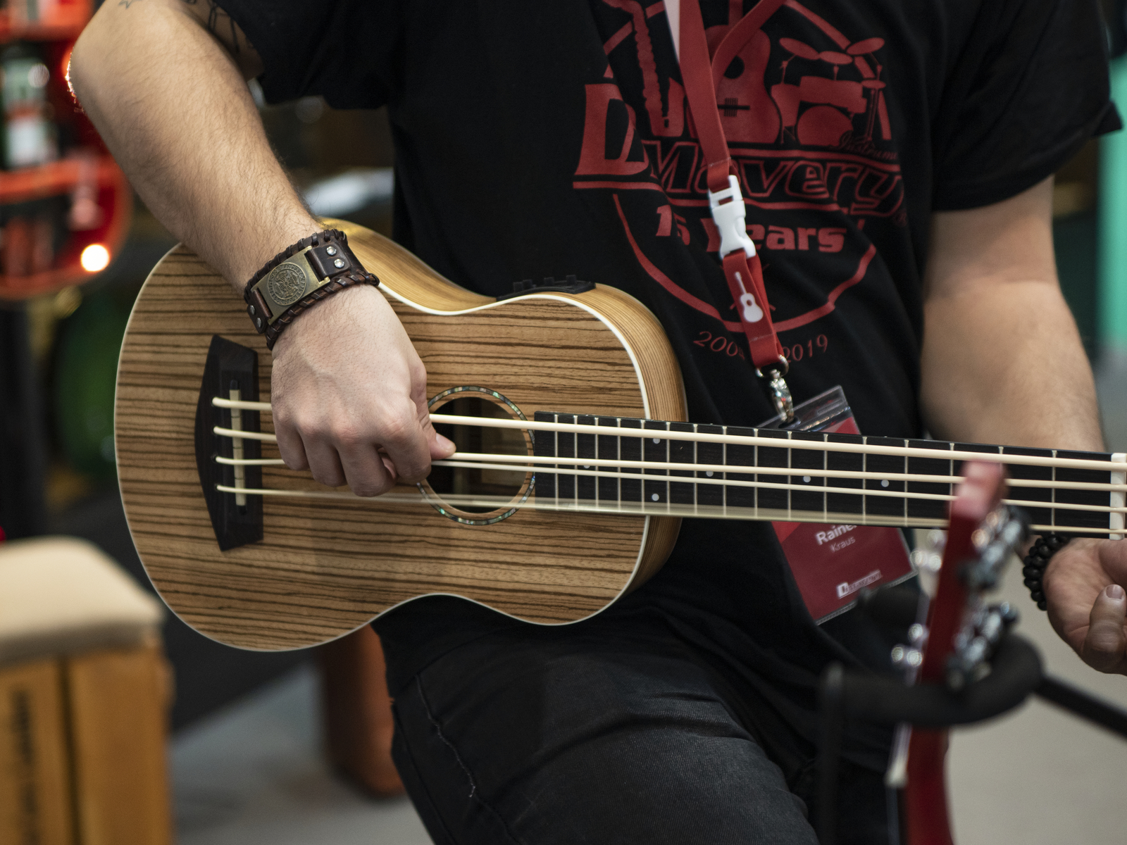 Dimavery UK-700, elektroakustické basové ukulele - Obrázek 4